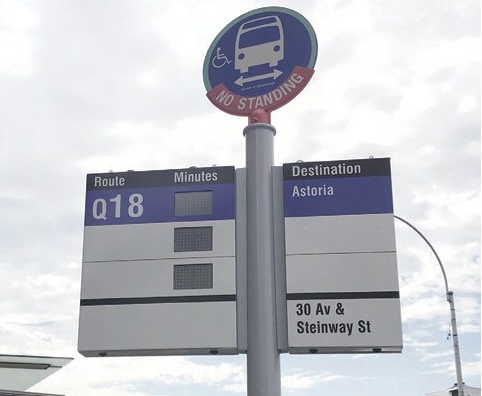 В районе Астория в Нью-Йорке установлены новые табло на 10 автобусных остпновках.