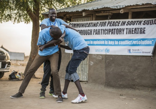 Партисипаторный театр способствует примирению в Южном Судане